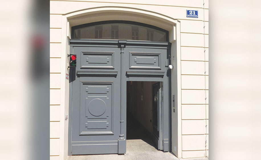 Hauseinfahrt-Tor-mit-Antrieb-1-3