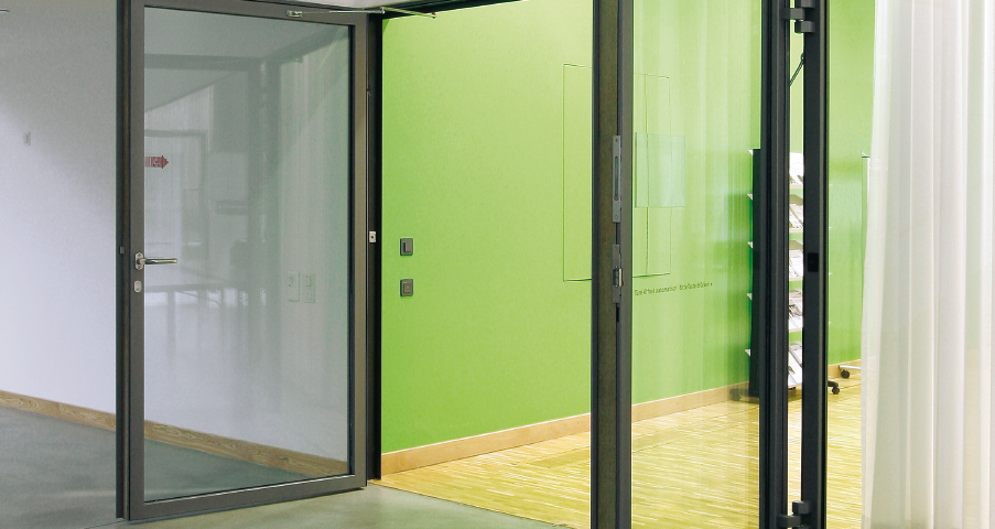 automatische Drehflügeltüre in Brandschutz Ausführung