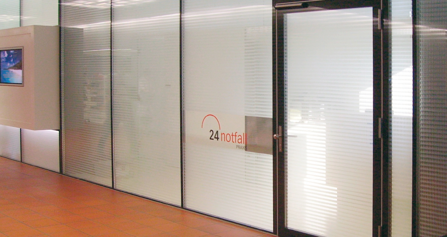 automatische Drehflügeltüre im Spital