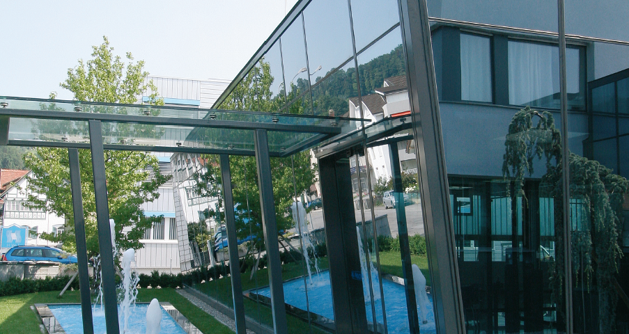 lineare Schiebetür schräggestellt