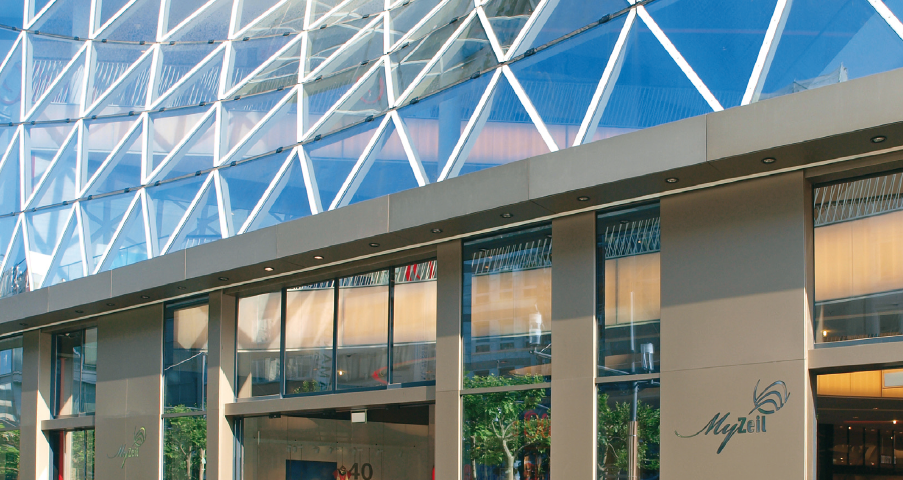 automatische Teleskop Schiebetür eines Shopping Centers